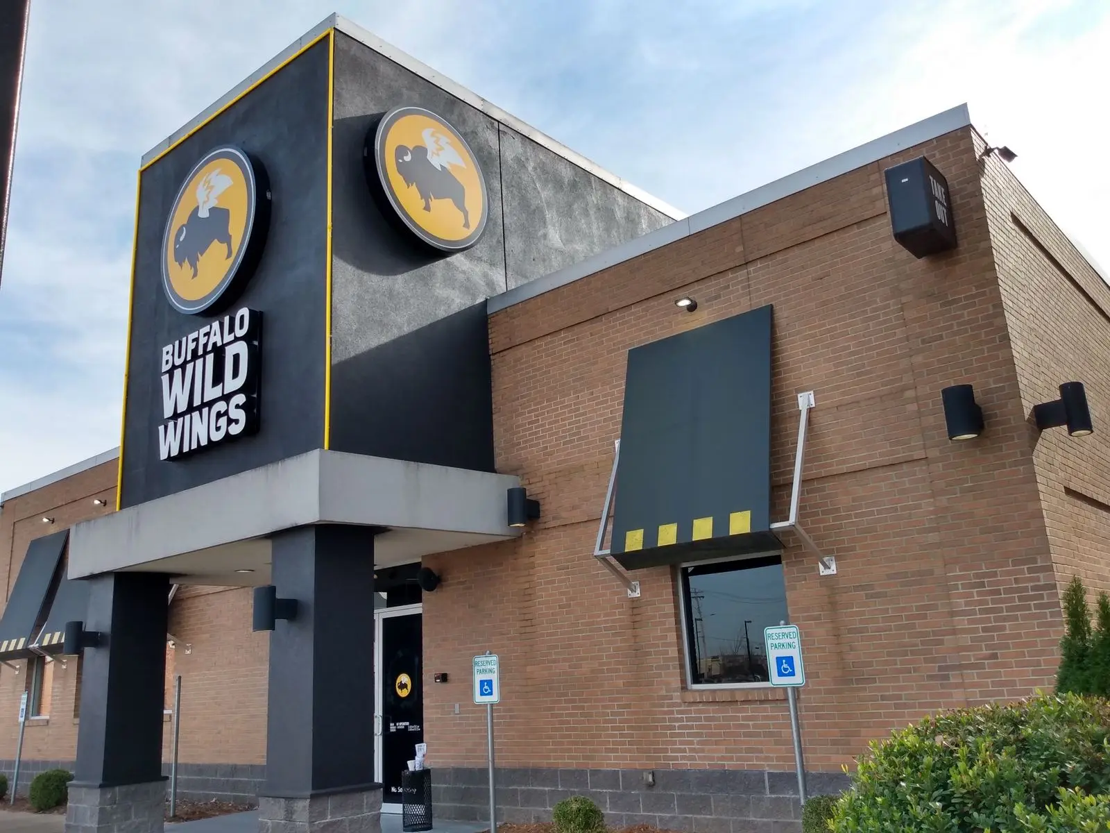 Illuminated channel letters installed for Buffalo Wild Wings