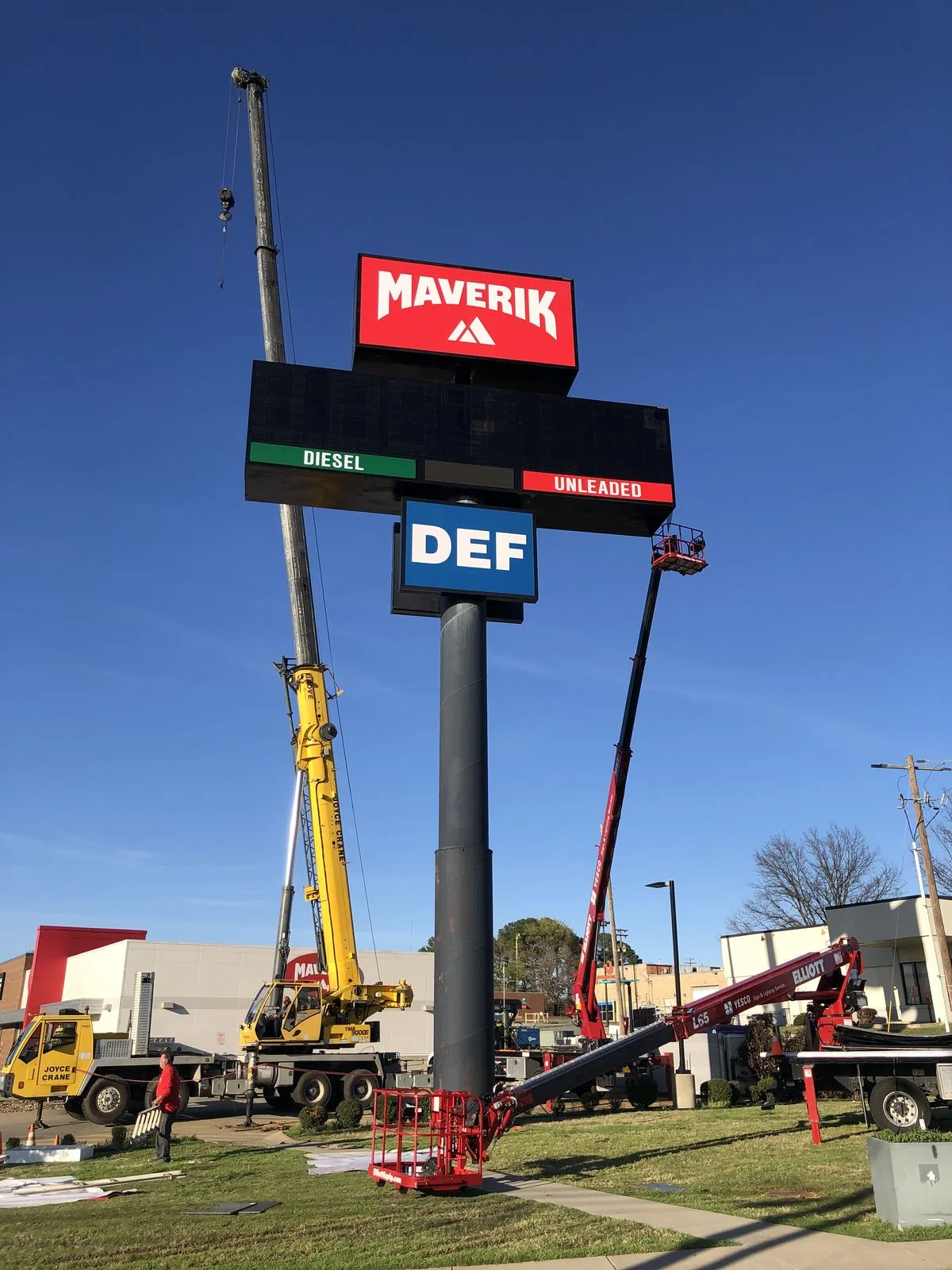 Maverik pole sign with a fuel price display being set by the Seiz Team