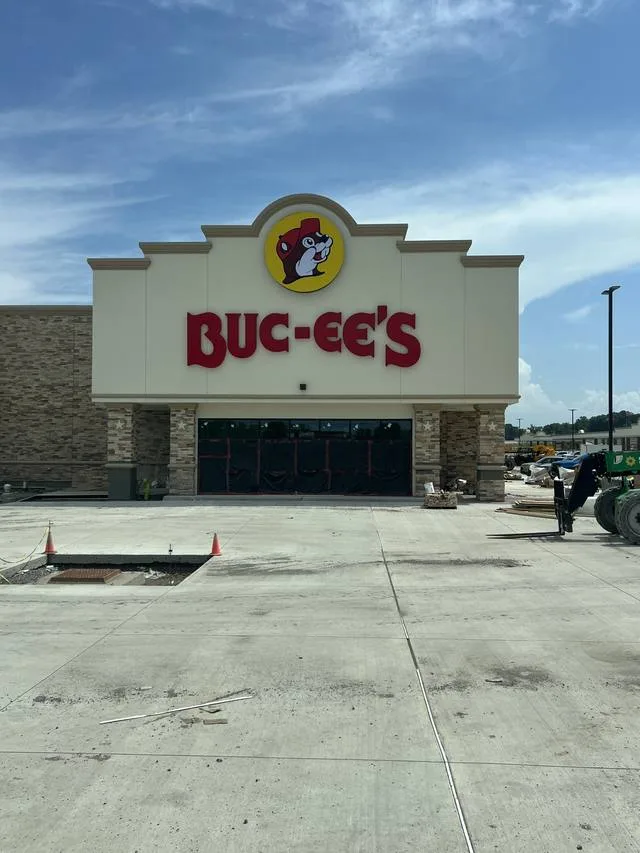 Buc Ees - Channel Letters by Seiz Sign Company