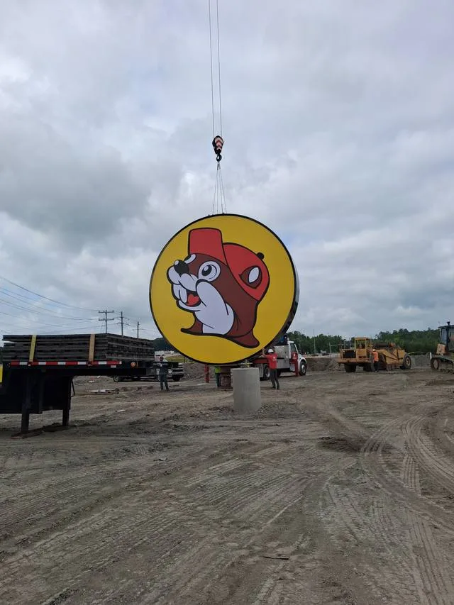 Buc Ees - Pole & Pylon Signs by Seiz Sign Company