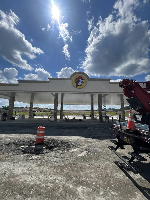 Buc Ees - Wall Signs by Seiz Sign Company