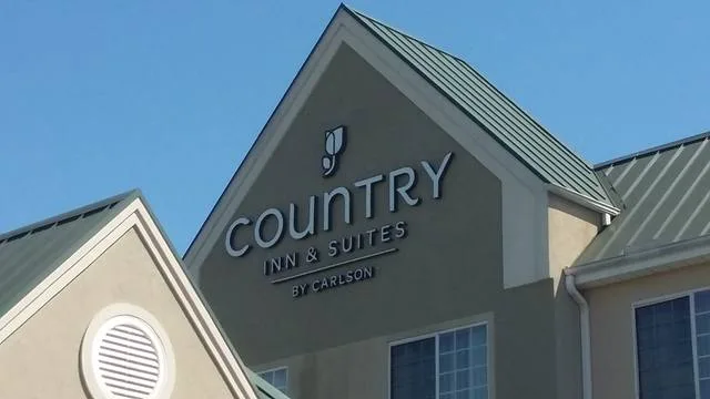 Country Inn And Suites - Channel Letters by Seiz Sign Company