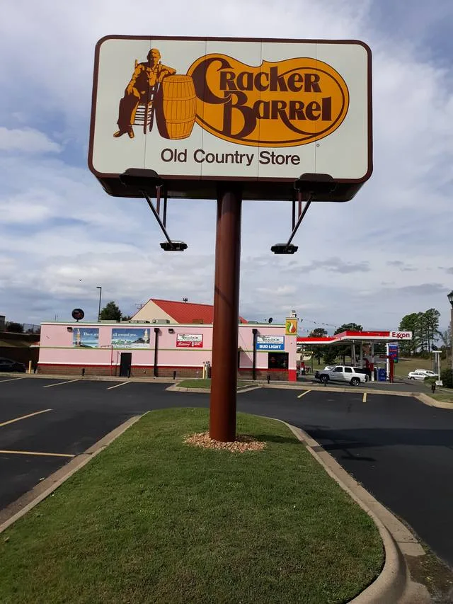 Cracker Barrel - Pole & Pylon Signs by Seiz Sign Company