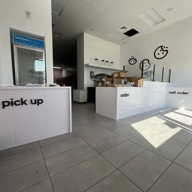 Crumbl - Dimensional Letters by Seiz Sign Company