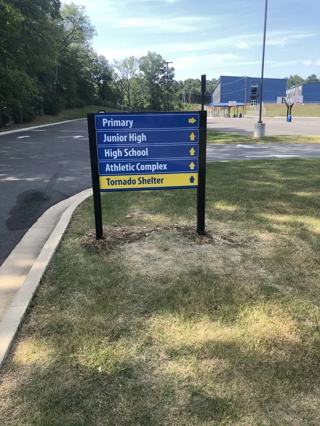 Lakeside - Pole & Pylon Signs by Seiz Sign Company