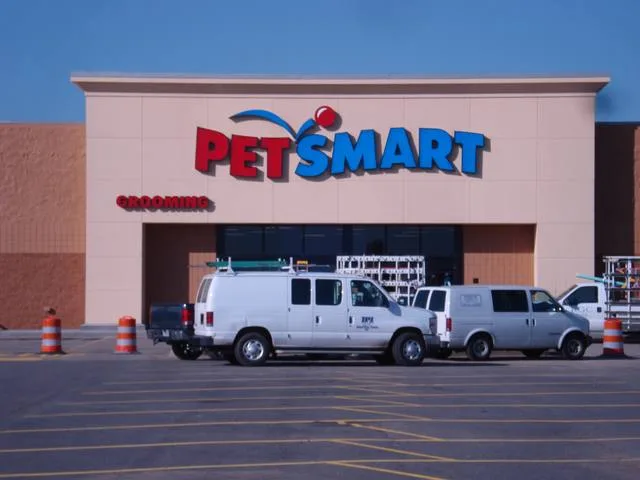 PetSmart - Channel Letters by Seiz Sign Company