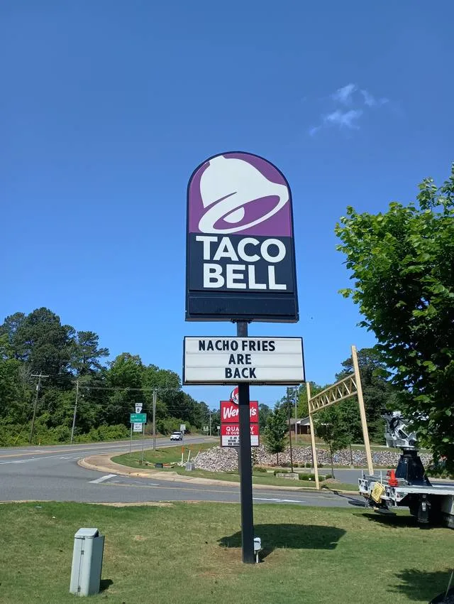 Taco Bell - Pole & Pylon Signs by Seiz Sign Company
